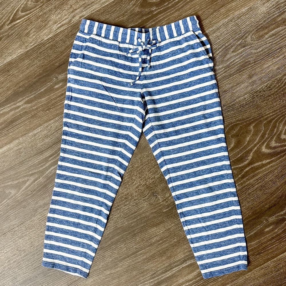 Women’s vineyard vines lounge crops XS (runs big)